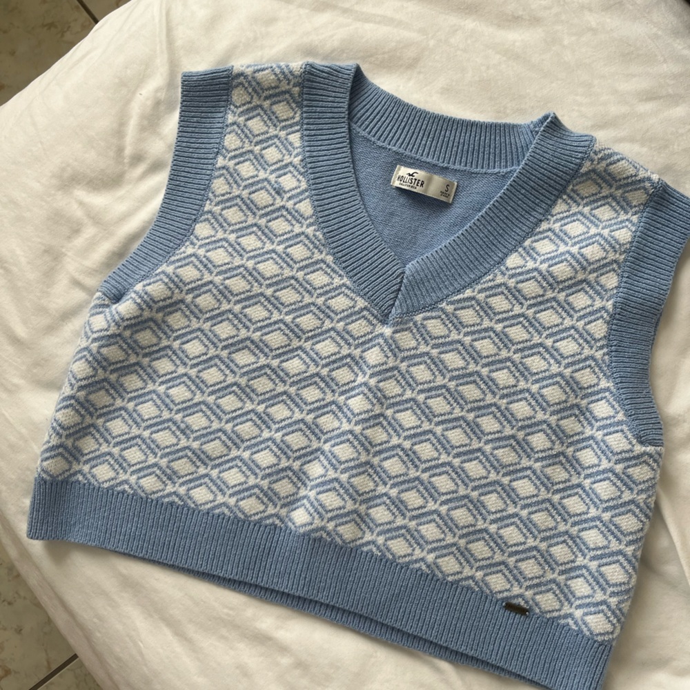 Hollister Light Blue and White Diamond Knit V-Neck Sweater Vest